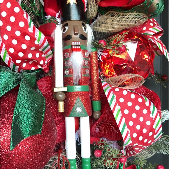 Beautiful Nutcracker Swag ❤️💚 - Picture 5 of 5